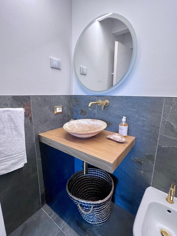 Absentia 1763 Garda Boutique Home - Lake Front Brenzone sul Garda Buitenkant foto