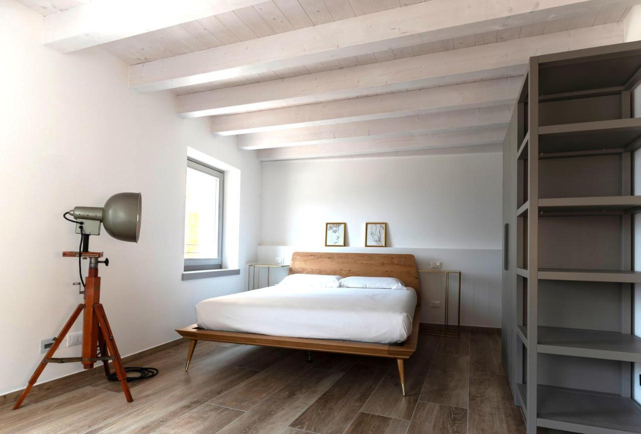 Absentia 1763 Garda Boutique Home - Lake Front Brenzone sul Garda Buitenkant foto