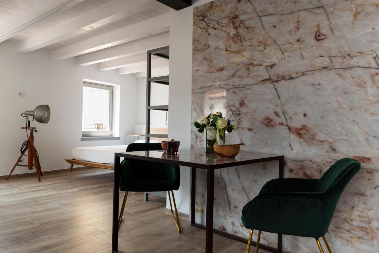 Absentia 1763 Garda Boutique Home - Lake Front Brenzone sul Garda Buitenkant foto