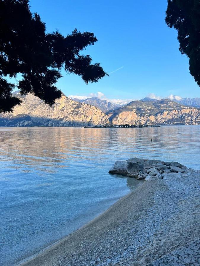 Absentia 1763 Garda Boutique Home - Lake Front Brenzone sul Garda Buitenkant foto