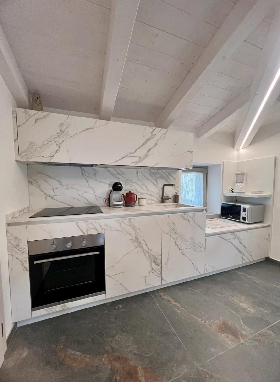 Absentia 1763 Garda Boutique Home - Lake Front Brenzone sul Garda Buitenkant foto